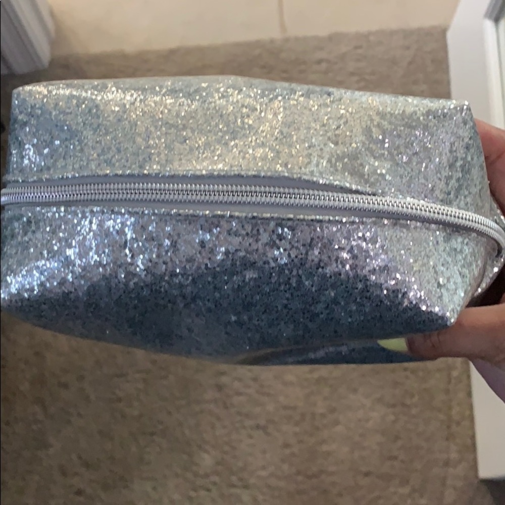 Makeup bag - Picture 2 of 2